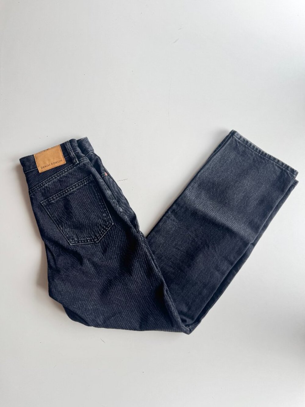 Aritzia DENIM FORUM Marlo Black High Rise Loose Straight Leg Dad Jeans, Size 24